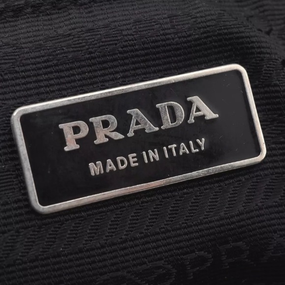 PRADA Black Vintage Nylon Tessuto Enamel Shoulder Tote Bag | Preloved 🖤🖤 - Picture 15 of 16
